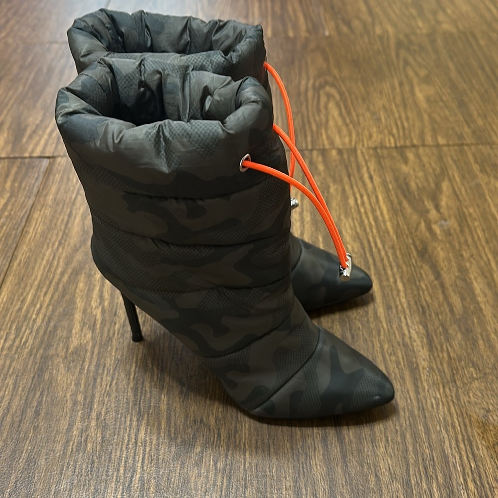 Steve Madden Black Camouflage Heeled Boots - Picture 6 of 11